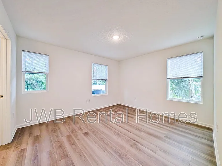 1478 Mason Ave — Photo 8