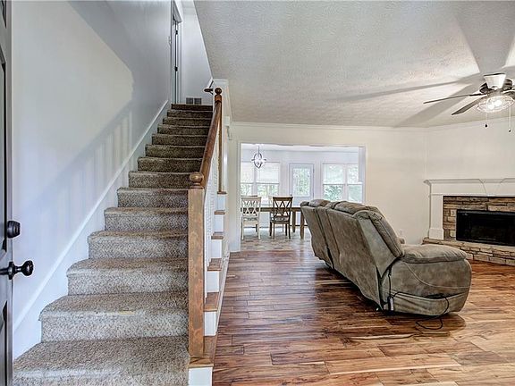 2nd image of 202 Hawkins Farm Cir