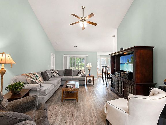 3rd image of 59 Palmetto Green Dr.