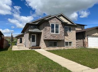 102 Jaspar Cres #A, Red Deer, AB T4P0E2