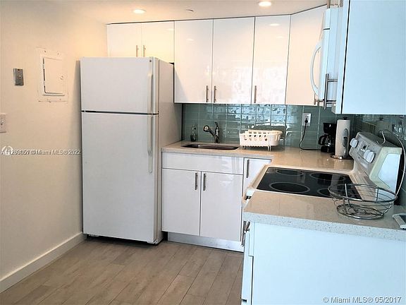 3rd image of 1035 West Ave APT 708