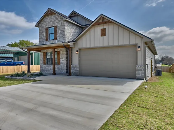 1033 S Masonic St, Bellville, TX 77418