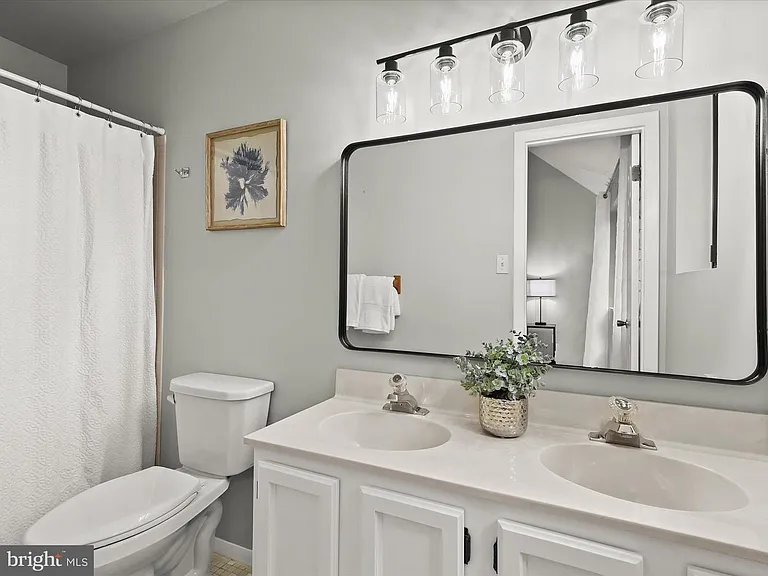 285 Michener Ct E — Photo 8