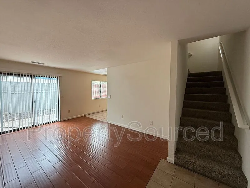2 bed, 1.0 bath, 950 sqft, $1,695 — Photo 3