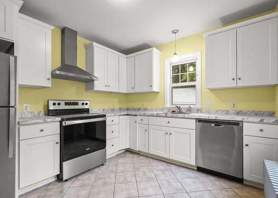 10 Cottage St #10