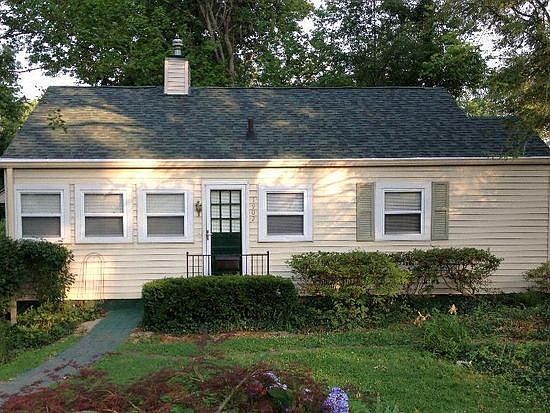 2nd image of 1902 Gladstone Ave