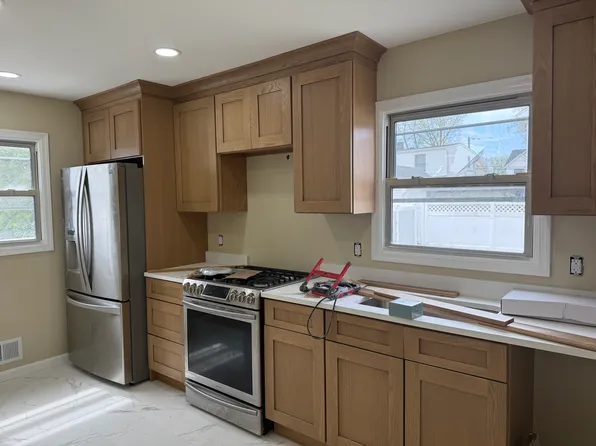 595 Elm Ave, Saddle Brook, NJ 07663