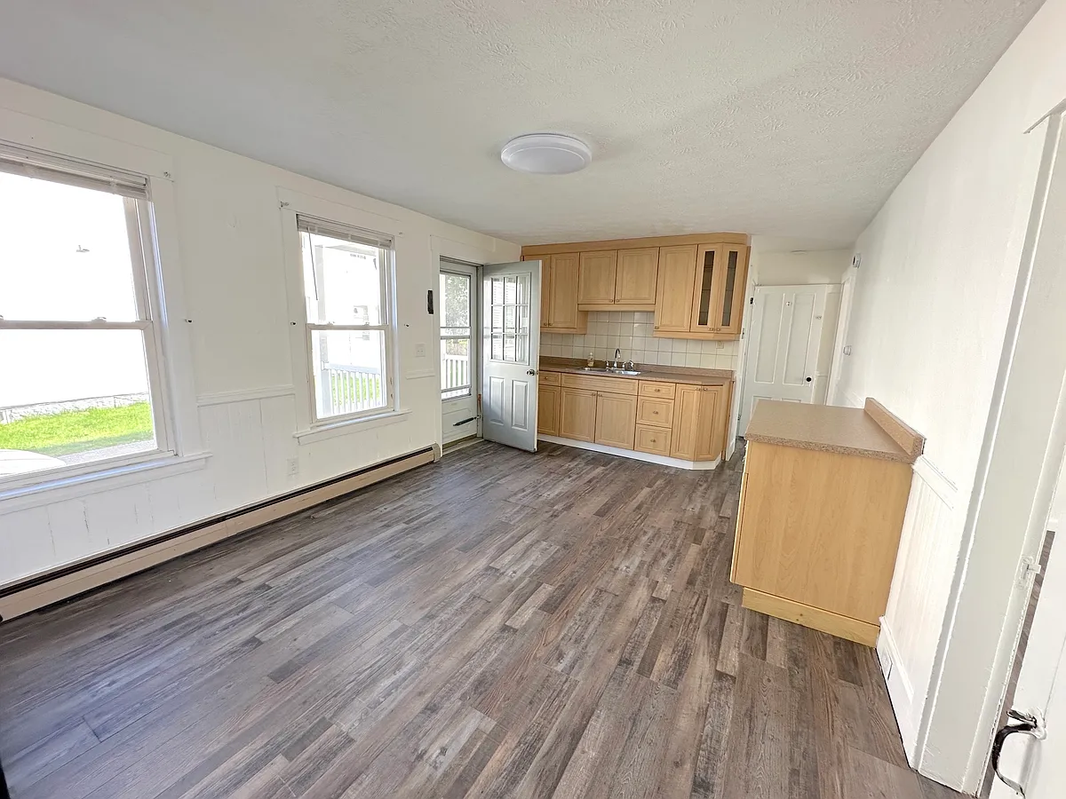 Building Photo - 99 W Cutts St #101