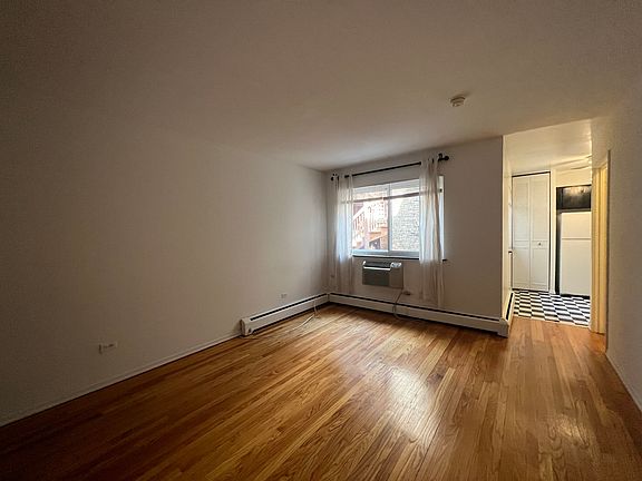 2nd image of 736 W Buena Ave APT 401