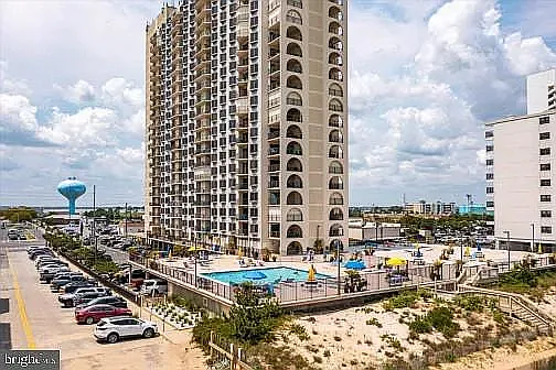 2 bed, 1090 sqft, $1,750 — Photo 2