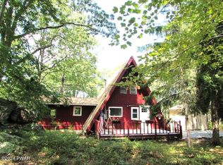 807 Rimrock Ct, Lords Valley, PA 18428