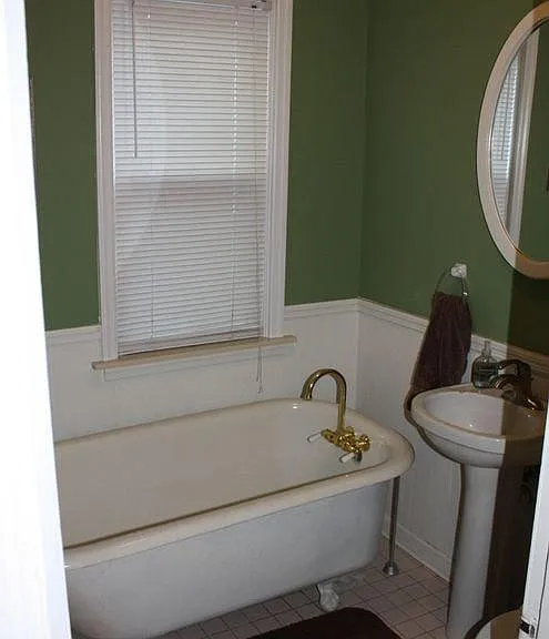 1st Floor Bath