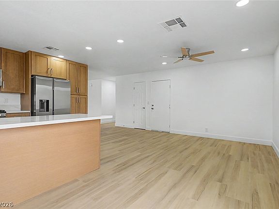 5th image of 6258 Bayview Cir