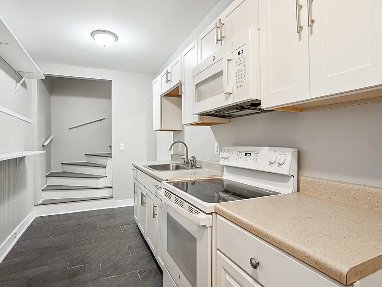 1643 Ralph David Abernathy Blvd SW #B — Photo 1