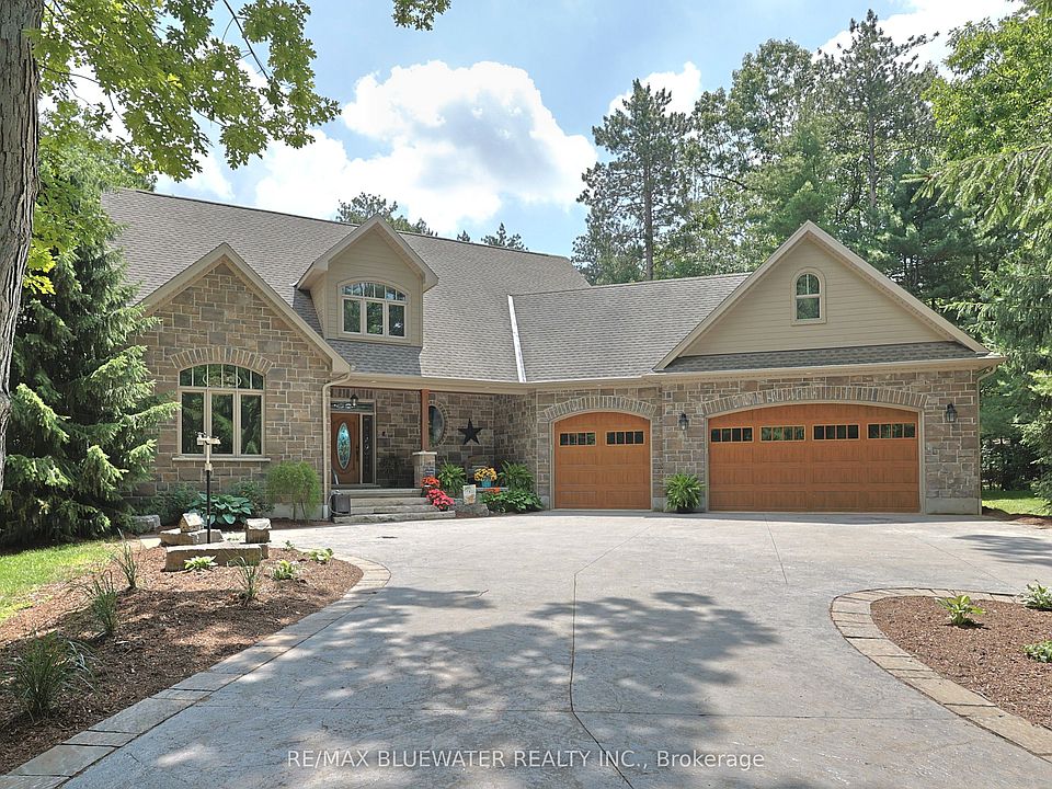 1st image of 9956 Pinetree Cres