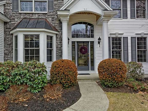 2nd image of 2 Davenport Cir
