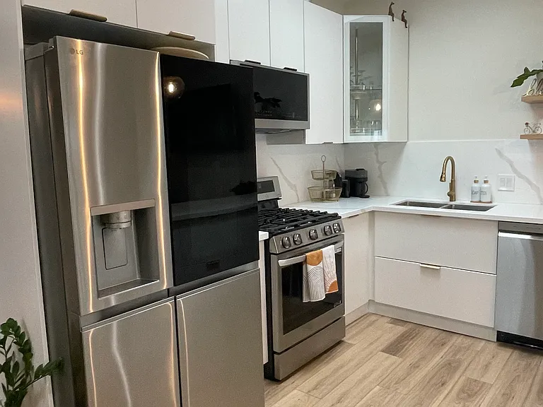 2520 W 79th St #B — Photo 4