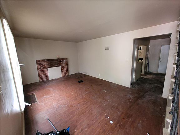 2nd image of 229 N Harvey Ave