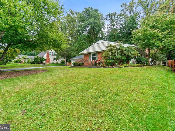 3rd image of 12825 Melville Ln
