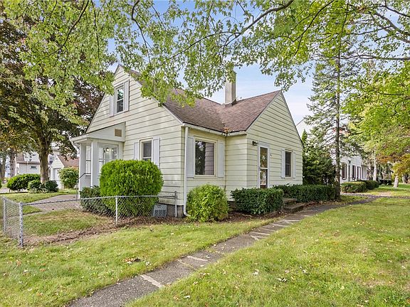 3rd image of 617 Howard Rd