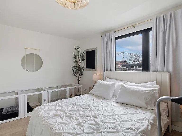 18 Harlton Cres #MAIN — Photo 8