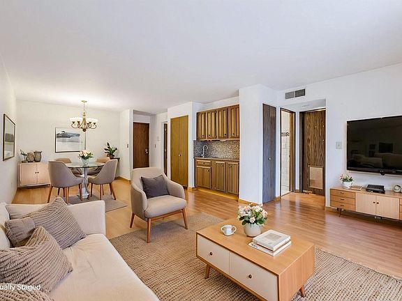 2nd image of 6100 W Stonehedge DRIVE #365D
