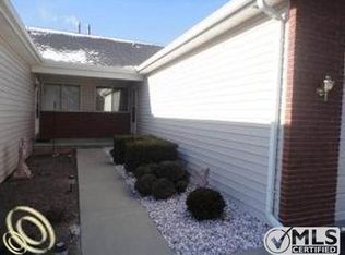 960 Saint Joseph Ln, Marysville, MI
