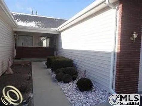 960 Saint Joseph Ln photo 1