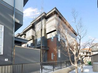 2016 S 35th St SW #1, Calgary, AB T3E 2X6