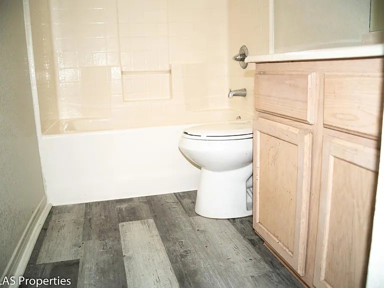 2913 Cantabrian Dr #B — Photo 25