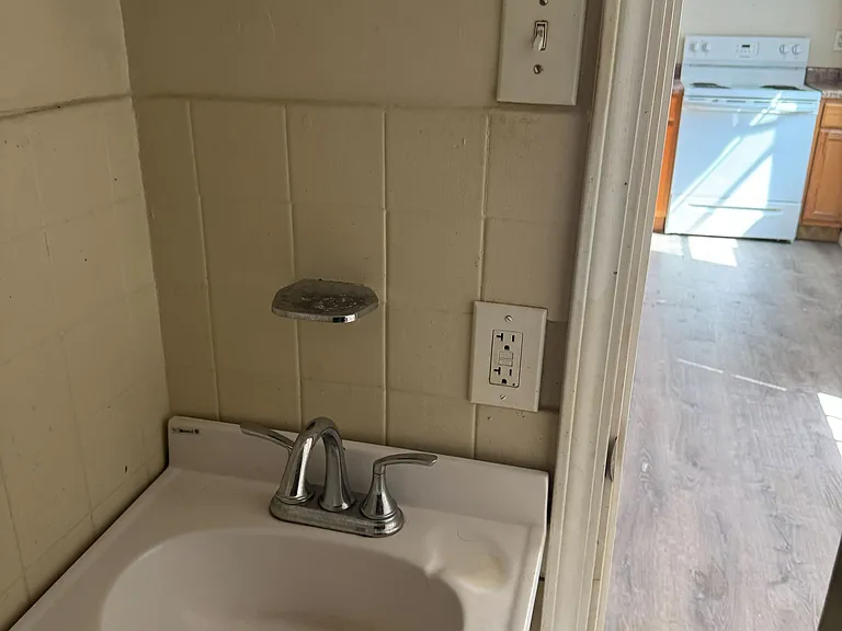 221 Atwood St — Photo 12