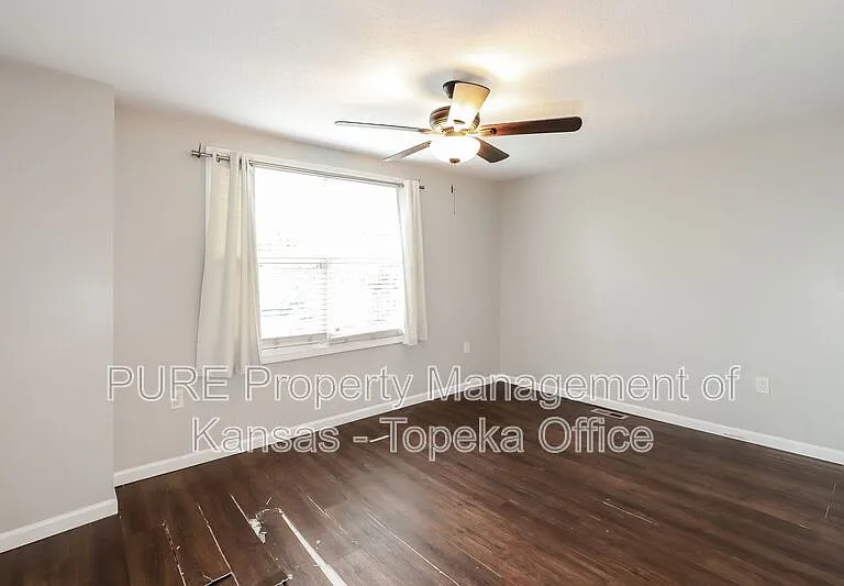 1016 SW College Ave — Photo 12