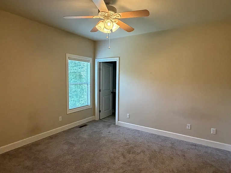 634 Cooper Sq — Photo 10