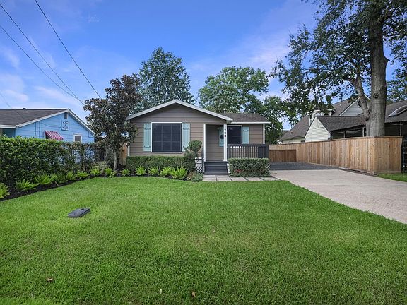 3rd image of 202 Fannin St