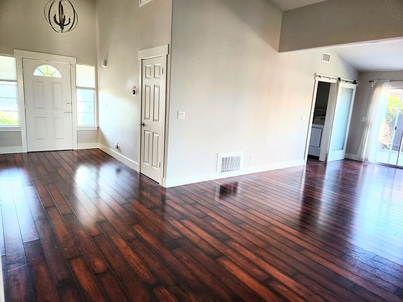 3rd image of 838 Tanis Pl