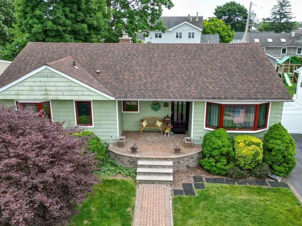 671 Dickens Avenue, Franklin Square, NY 11010