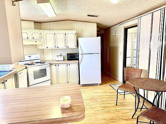 3rd image of 3390 Heritage Lakes Blvd #212