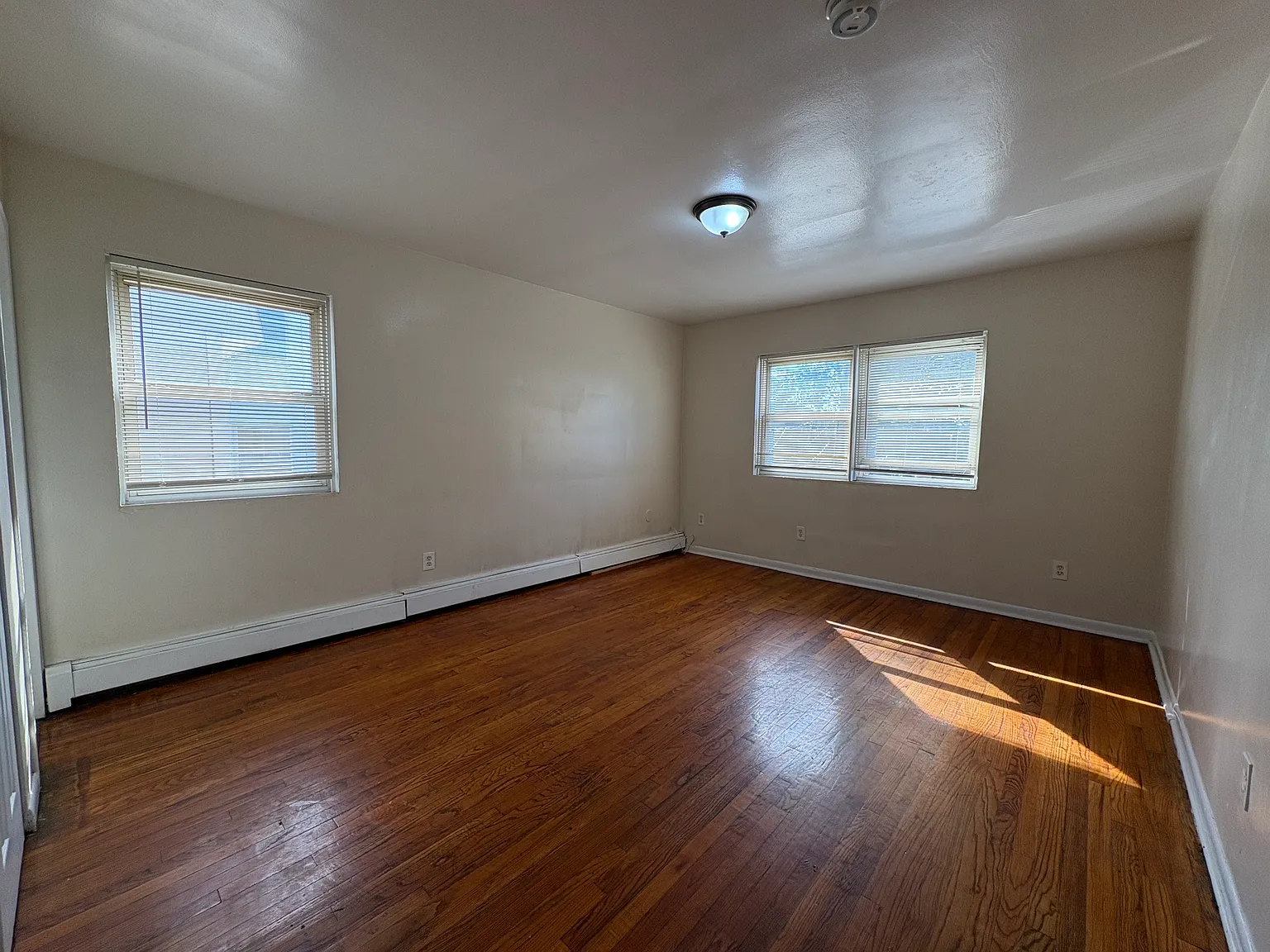 Studio, 695 sqft, $1,350 — Photo 3