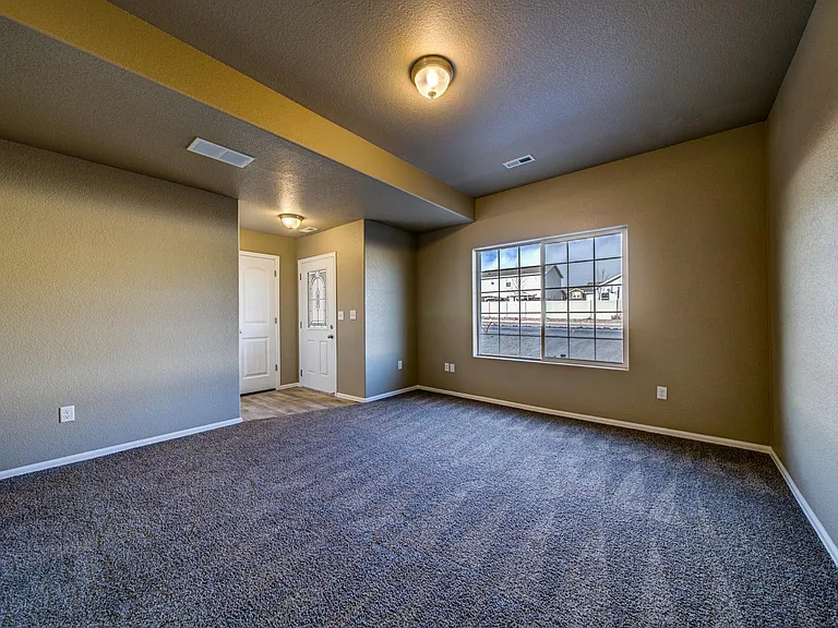 7685 Forest Meadows Ave — Photo 10