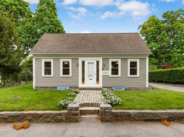 17 Pigeon Hill St, Rockport, MA 01966