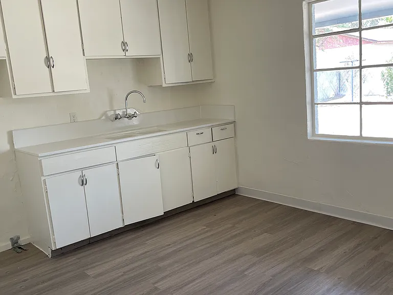916 W Piedmont Rd — Photo 9