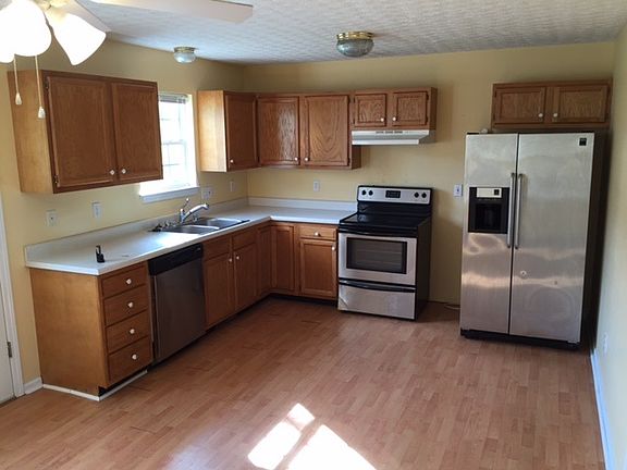 4th image of 353 Easton Cir