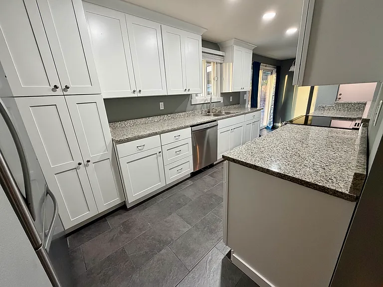 2406 S 207th St — Photo 11