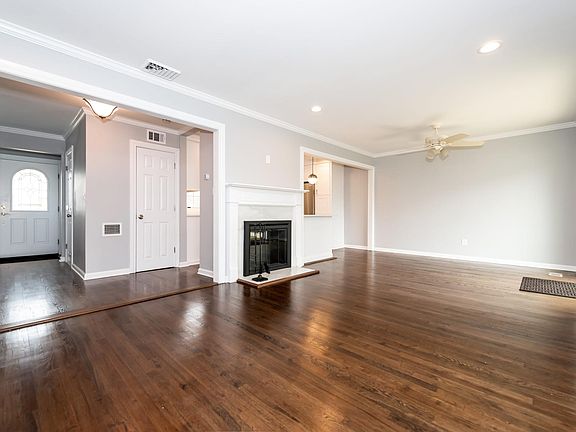 4th image of 125 Lexington St