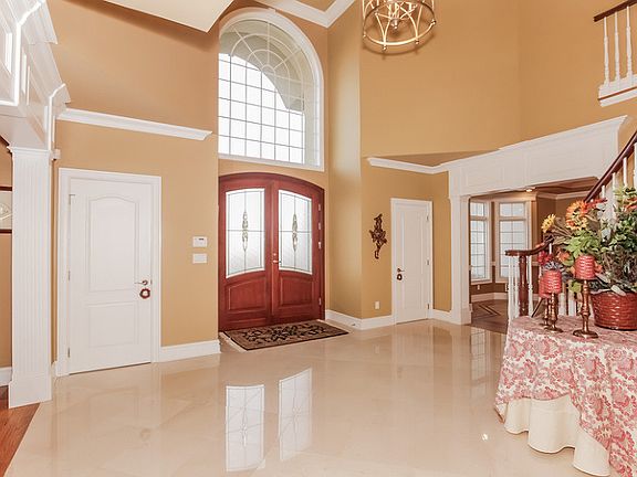 2nd image of 7 Margulis Ct