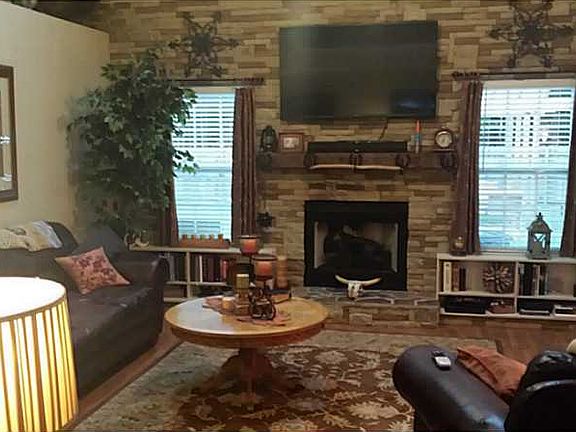 2nd image of 468 Waverly Pl