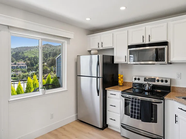 86 Stanford Way — Photo 14