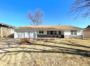 19 E 29th Ct, Hutchinson, KS 67502