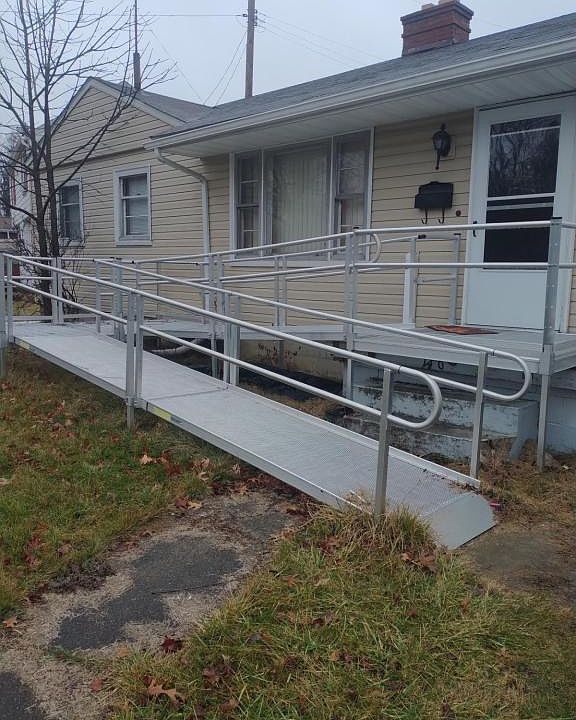 1st image of 1460 Moncrest Dr NW
