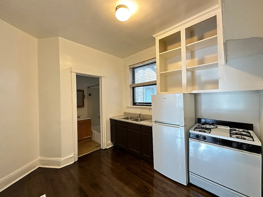 3120 W Schubert Ave — Photo 3